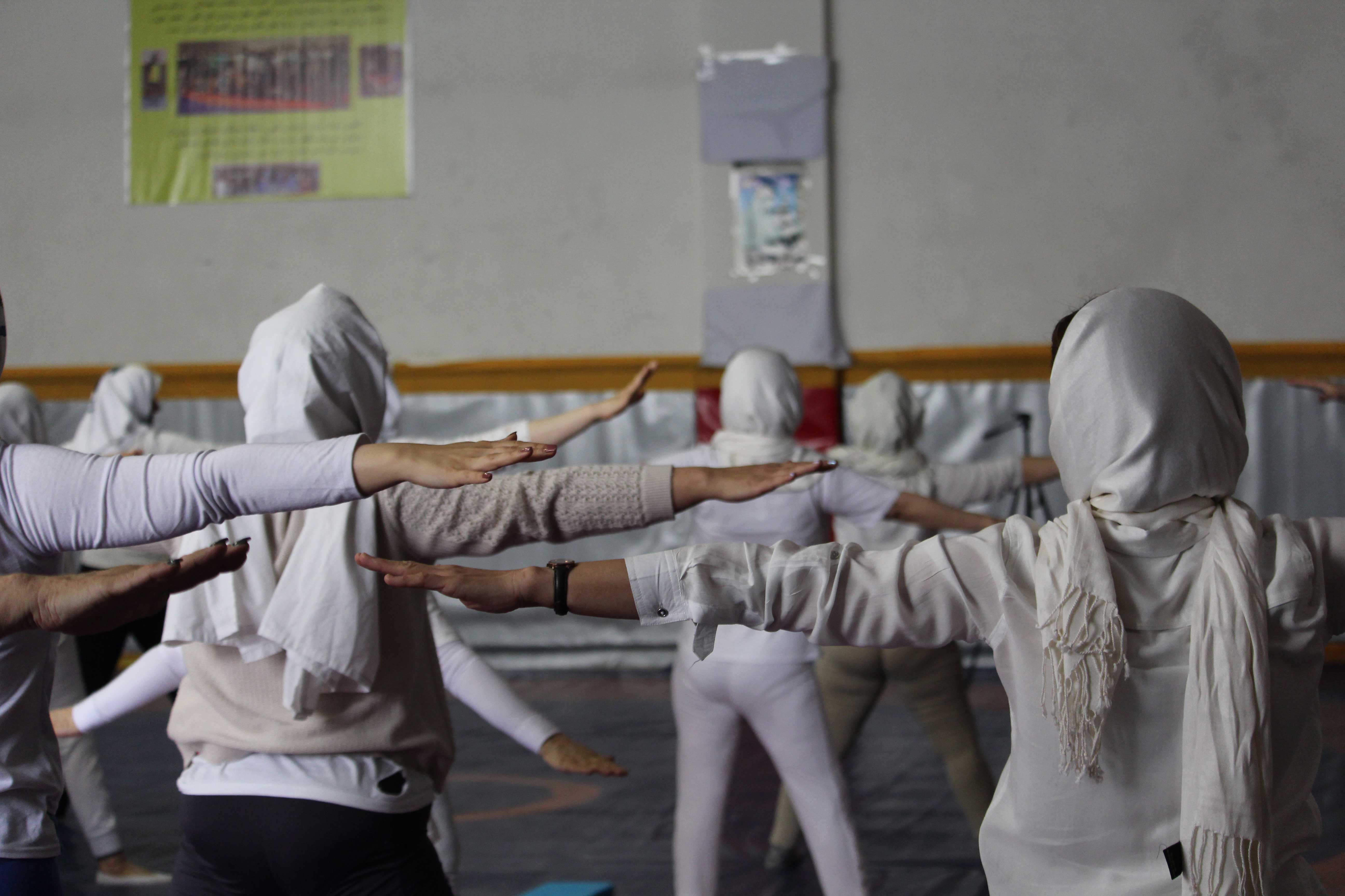 تصویر شماره 1 آموزش حرکات آسانا یوگا توسط خانم مینا صادقلو مربی رسمی فدراسیون یوگا و ورزشهای همگانی